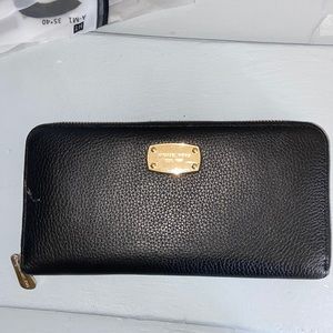 Michael Kors Jet Set Travel Large Crossgrain Leather Wallet